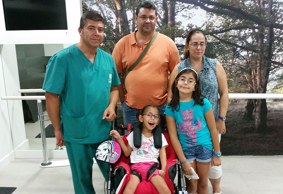 Laura con su familia y Pedro López